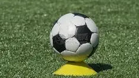 曼联在安菲尔德的胜利：转折点还是短期博彩市场的短暂提振？＂ → ＂曼联安菲尔德之战：是关键转折还是短暂博彩热潮？