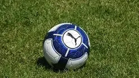 老鹰败北未逆转，福克斯高效状元却低迷，沃克38分助力，马刺替补显神威